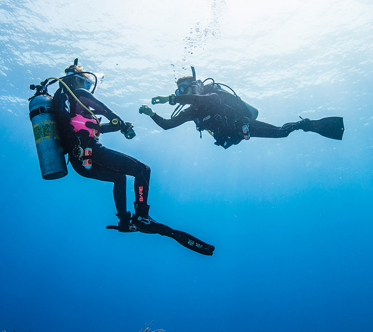 Bautismo de buceo en La Herradura con instructor PADI de Buceo Marina